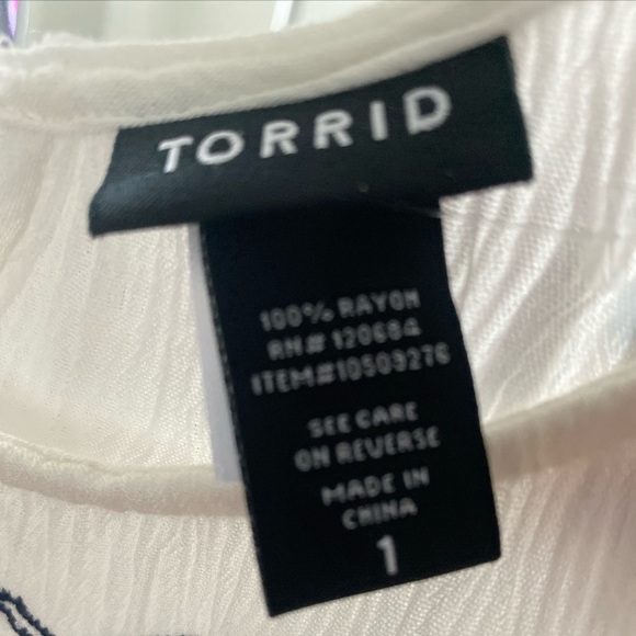 TORRID   floral thin strap tank top Embroidery Women’s Size 1 ( I - 22 ) - Picture 5 of 6